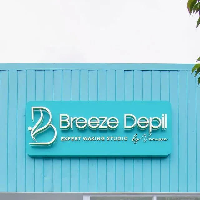 Breeze Depil studio sign — a warm welcome for every client